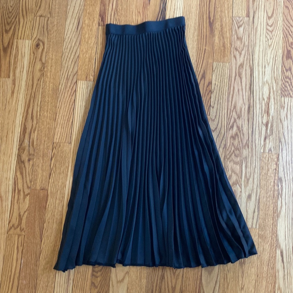 pleated skirt